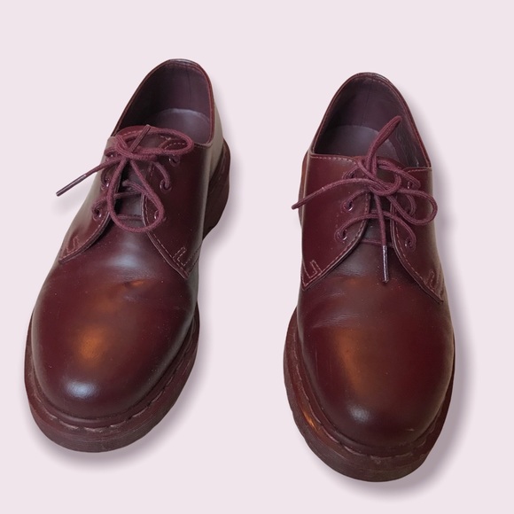 All red 1461 Dr. Martens Oxford shoes - Picture 4 of 7